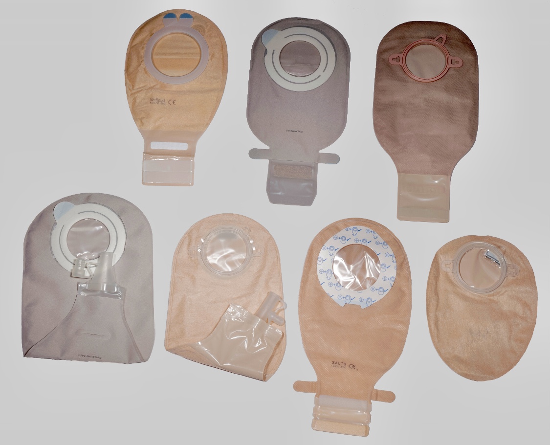 En gruppe forskjellige stomiposer