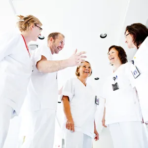 Helsepersonell i hvite klær