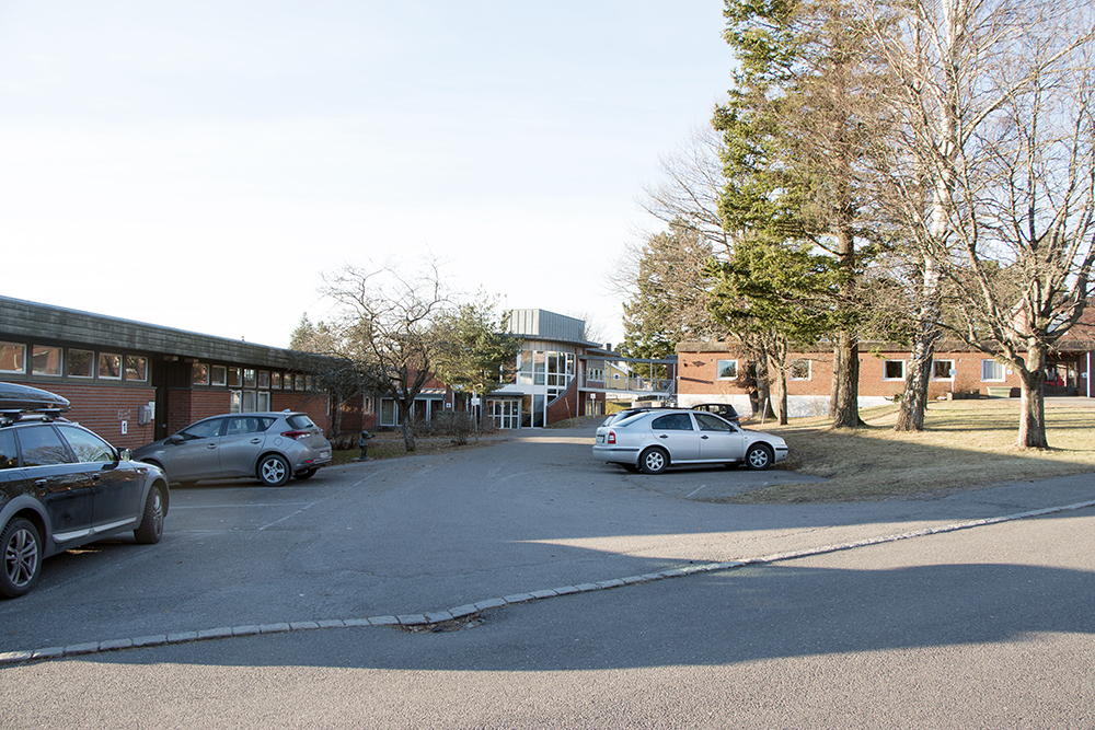 A group of cars parked in a parking lot
